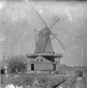 800276 Gezicht op de molen Kranenburg aan de Kromme Rijn te Utrecht.